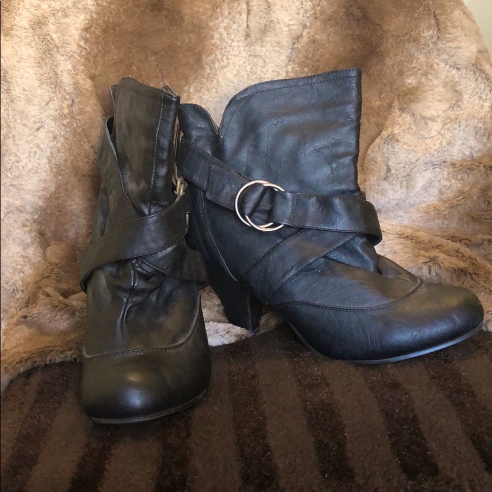 Black heeled booties